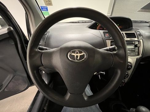 Used 2010 Toyota Yaris 2-Door Hatchback image 22