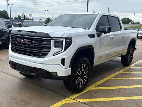Used 2025 GMC Sierra 1500 AT4 w/ Technology Package AWD/4WD image 9