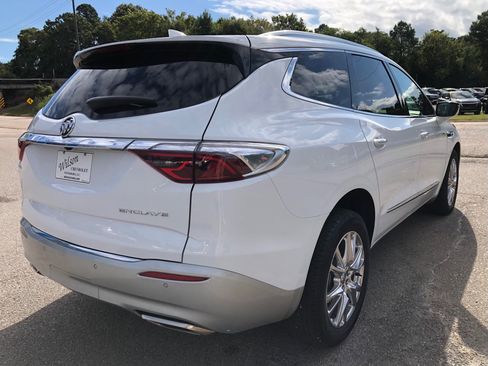 Used 2023 Buick Enclave Essence w/ Experience Buick Package image 6