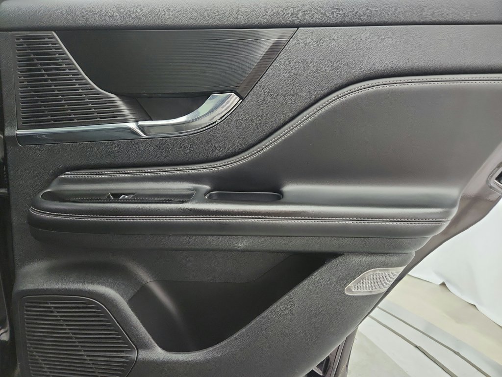 Used 2022 Lincoln Corsair AWD w/ Premium Package image 32