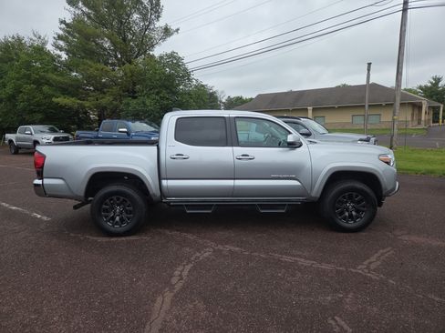 Certified 2023 Toyota Tacoma SR5 AWD/4WD image 2