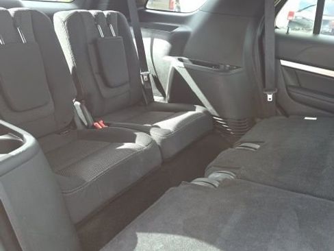 Used 2018 Ford Explorer XLT FWD image 13