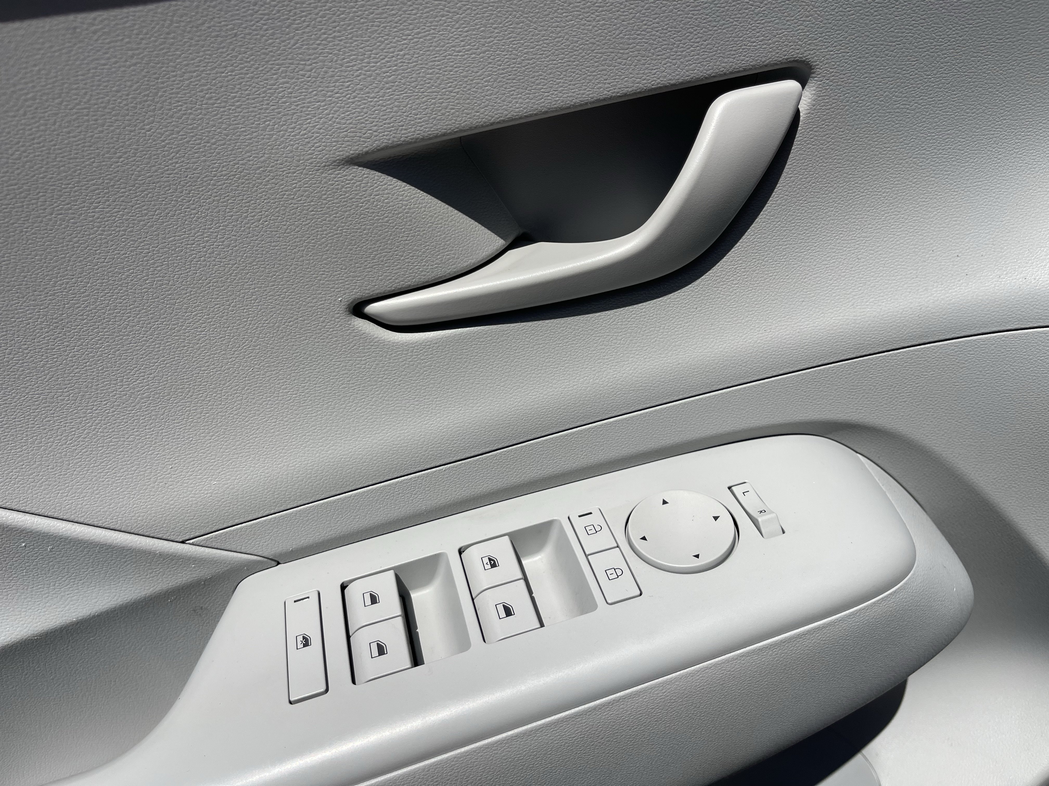 Used 2025 Hyundai Kona SEL FWD image 20