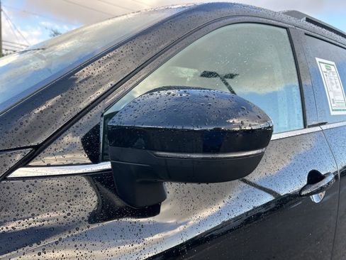 Used 2025 Nissan Pathfinder SV image 18