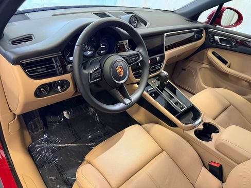 Certified 2026 Porsche Macan AWD/4WD image 4