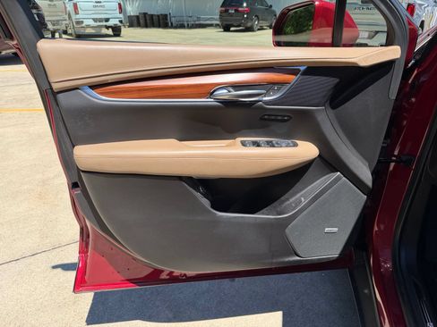 Used 2019 Cadillac XT5 Platinum AWD/4WD image 9