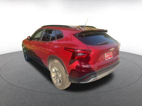 Used 2025 Chevrolet Trax LT w/ LT Convenience Package FWD image 5
