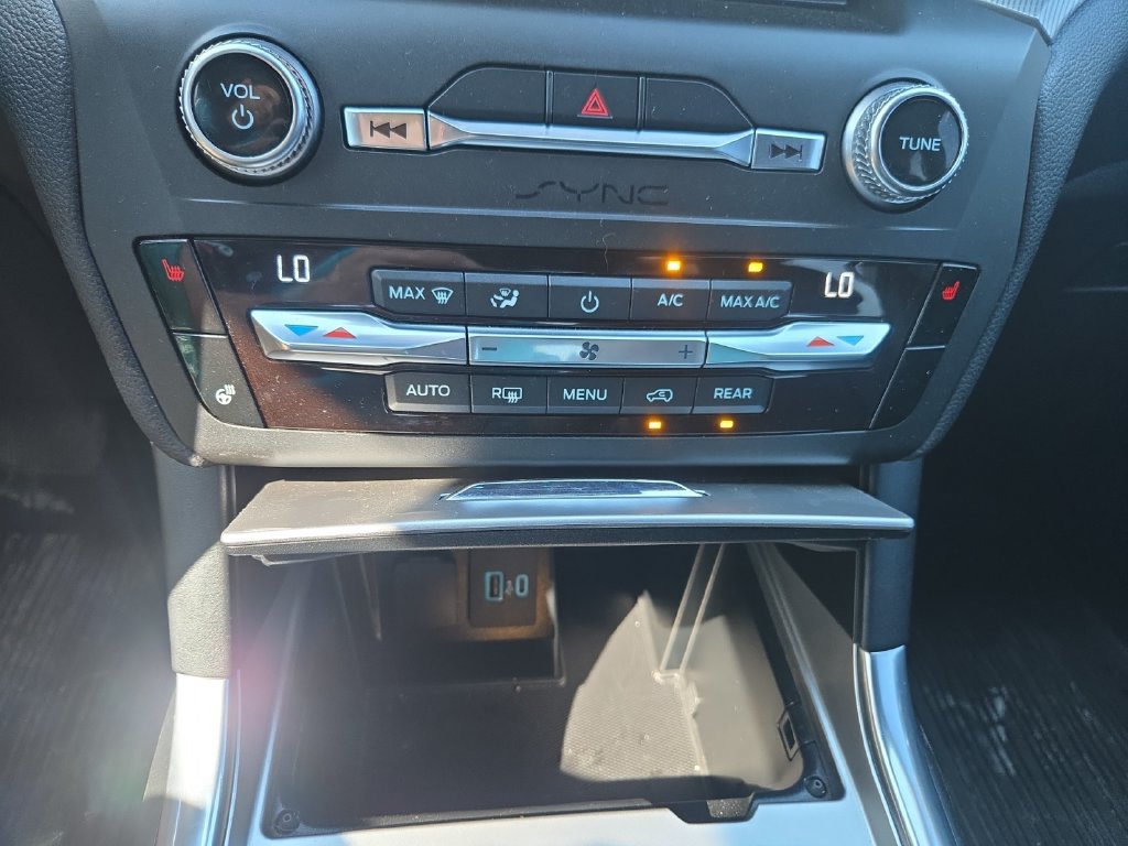 Used 2020 Ford Explorer XLT w/ Equipment Group 202A AWD/4WD image 29