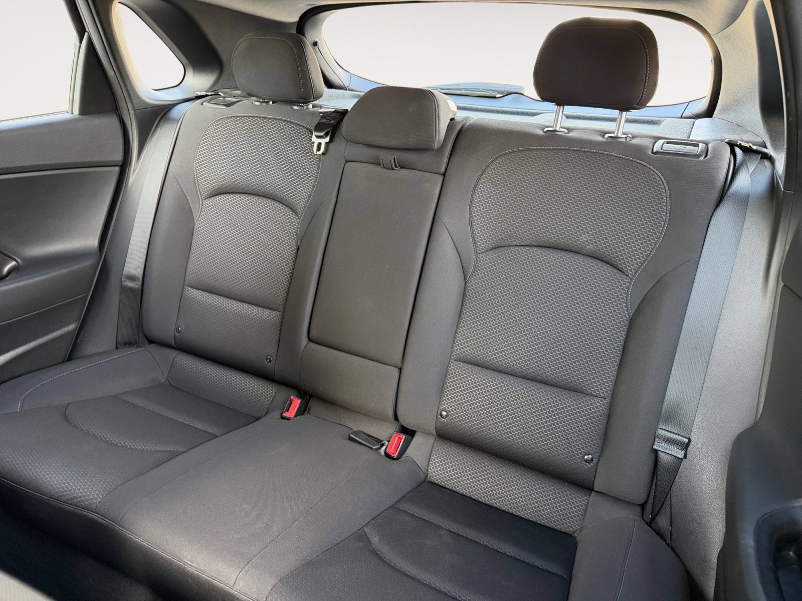 Used 2020 Hyundai Elantra GT FWD image 13