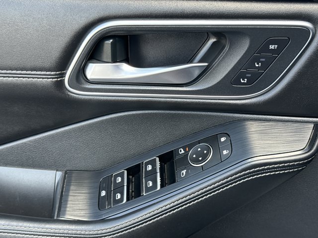 Certified 2023 Nissan Rogue Platinum FWD image 18