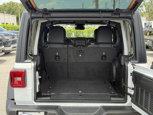Used 2024 Jeep Wrangler Unlimited Rubicon w/ Capability Package AWD/4WD image 12