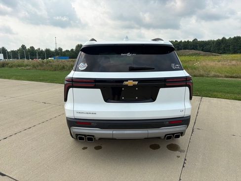 Used 2024 Chevrolet Traverse LT w/ LPO, Floor Liner Package FWD image 5