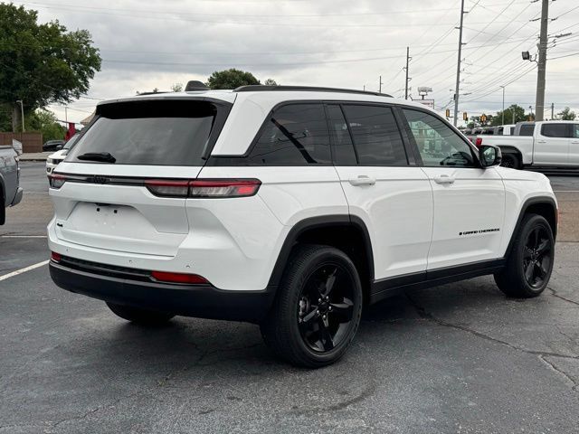 Used 2023 Jeep Grand Cherokee Altitude AWD/4WD image 5