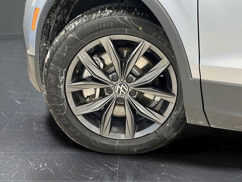 Used 2024 Volkswagen Tiguan SE image 34