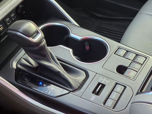 Used 2023 Toyota Highlander XLE image 26