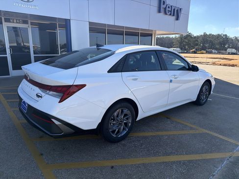 New 2026 Hyundai Elantra Blue image 3