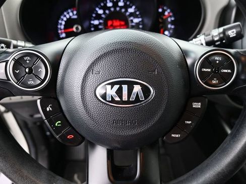 Used 2017 Kia Soul + image 28