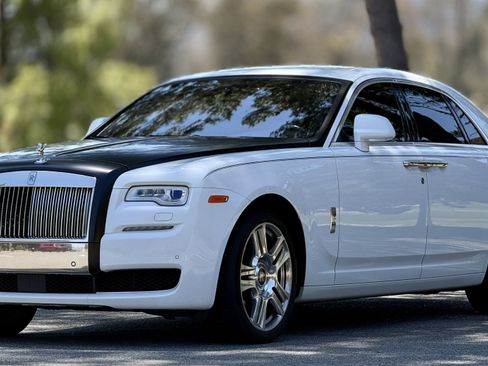 Used 2016 Rolls-Royce Ghost RWD image 3