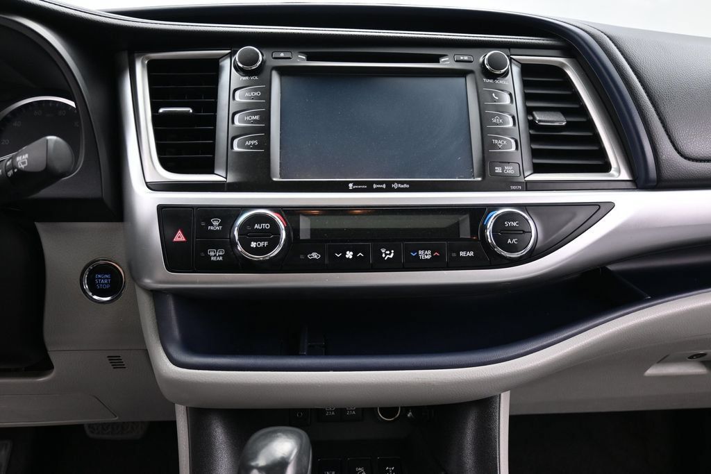 Used 2017 Toyota Highlander XLE AWD/4WD image 15