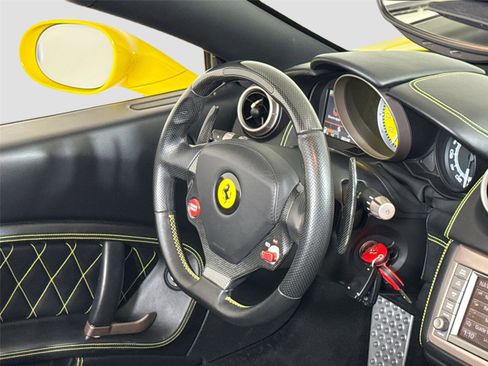 Used 2014 Ferrari California image 20