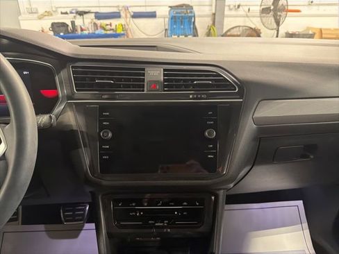 Used 2023 Volkswagen Tiguan SE R-Line AWD/4WD image 19