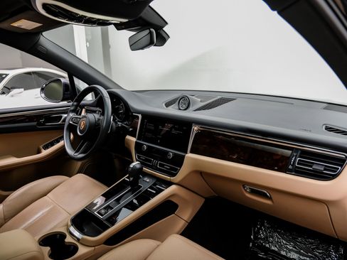 Used 2023 Porsche Macan w/ Premium Package Plus AWD/4WD image 17