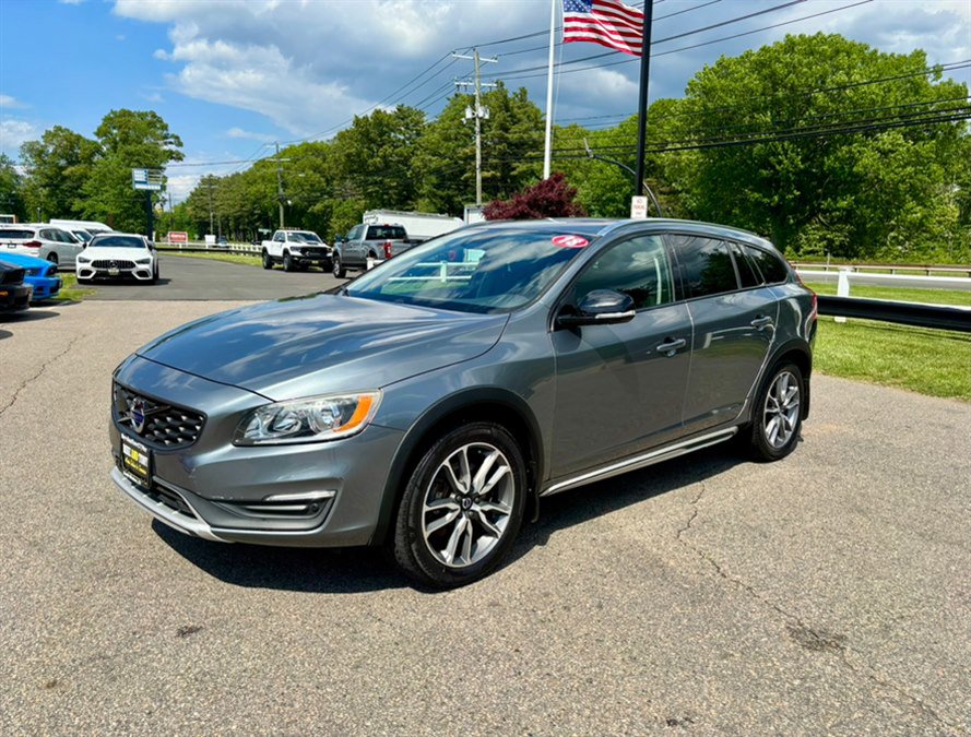 Used 2018 Volvo V60 T5 Cross Country w/ Convenience Package AWD/4WD image 1