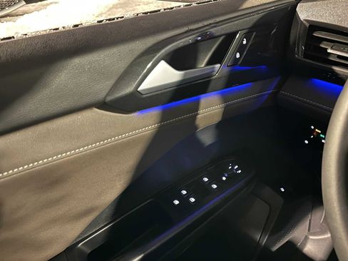 Used 2023 Volkswagen Taos SEL image 32