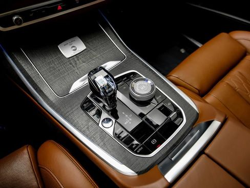 Used 2025 BMW ALPINA XB7 AWD/4WD image 33