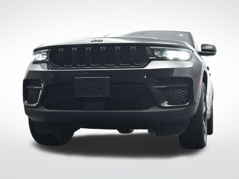 Used 2023 Jeep Grand Cherokee Altitude image 32