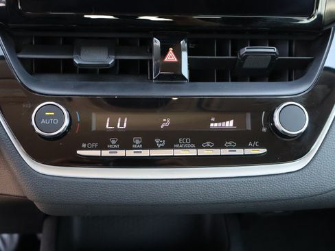 Used 2025 Toyota Corolla LE FWD image 18