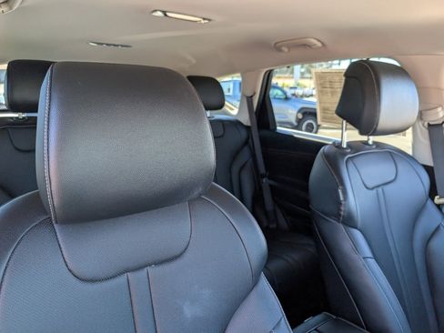 Used 2024 Genesis GV80 2.5T image 3