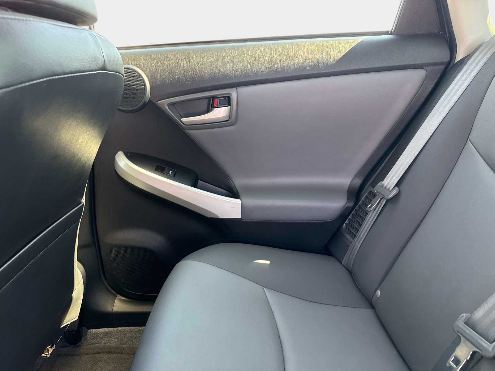 Used 2015 Toyota Prius Five w/ Advanced Technology Package FWD image 14