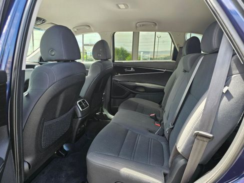 Used 2019 Kia Sorento S AWD/4WD image 18