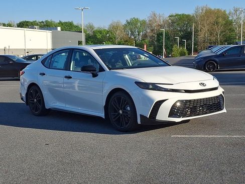 New 2026 Toyota Camry Hybrid FWD image 4