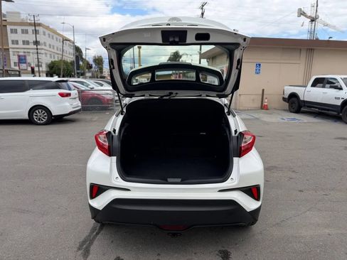 Used 2018 Toyota C-HR XLE FWD image 27