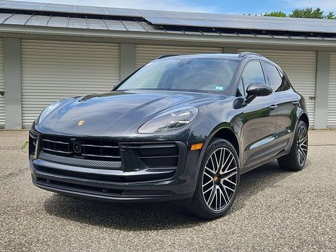 Certified 2026 Porsche Macan AWD/4WD image 1