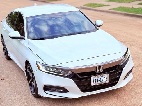 Used 2018 Honda Accord Sport image 8