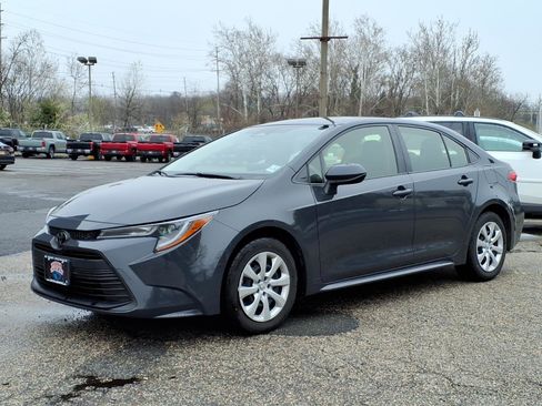 Certified 2023 Toyota Corolla LE image 3