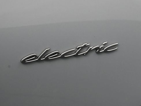 New 2026 Porsche Macan Electric RWD image 10