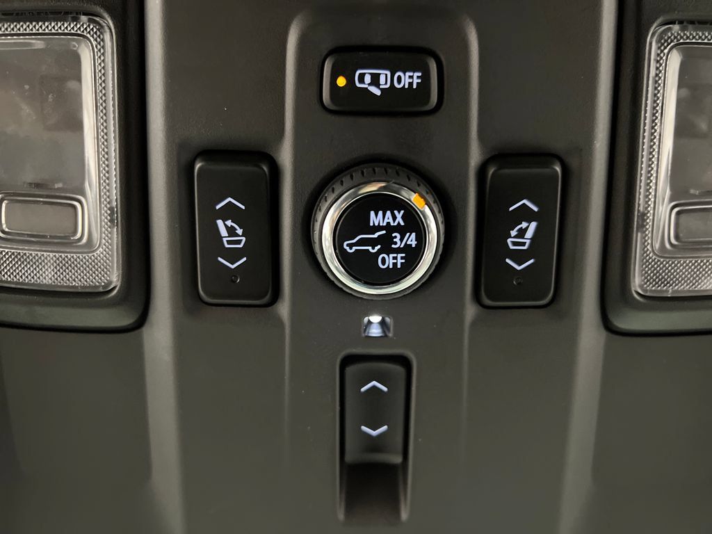 Used 2025 GMC Yukon XL Denali RWD image 70