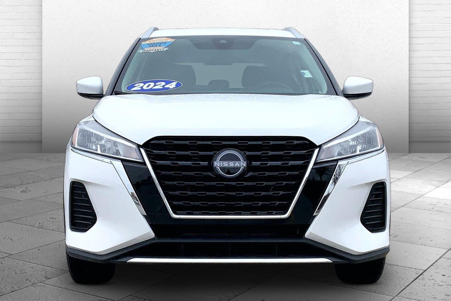 Used 2024 Nissan Kicks SV FWD image 2