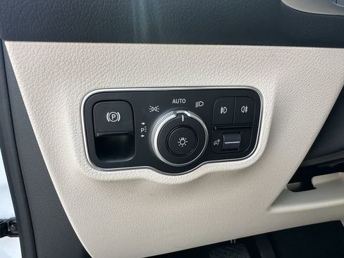 Certified 2025 Mercedes-Benz GLB 250 image 34