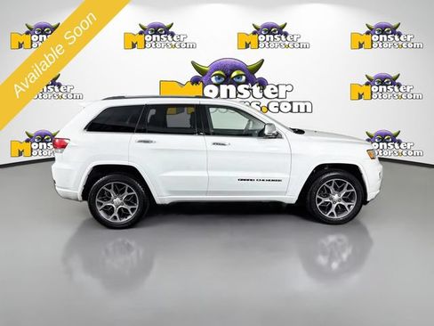 Used 2019 Jeep Grand Cherokee Overland w/ Jeep Active Safety Group AWD/4WD image 4