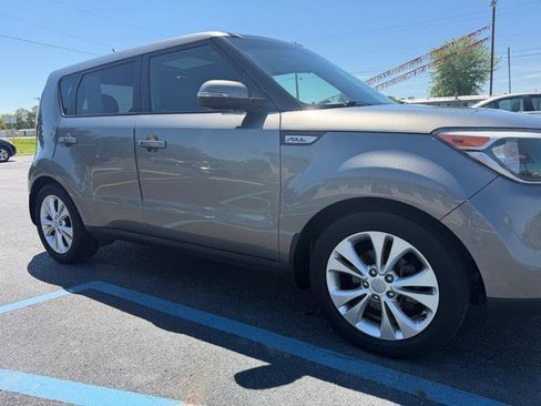 Used 2014 Kia Soul + w/ Primo Package FWD image 34