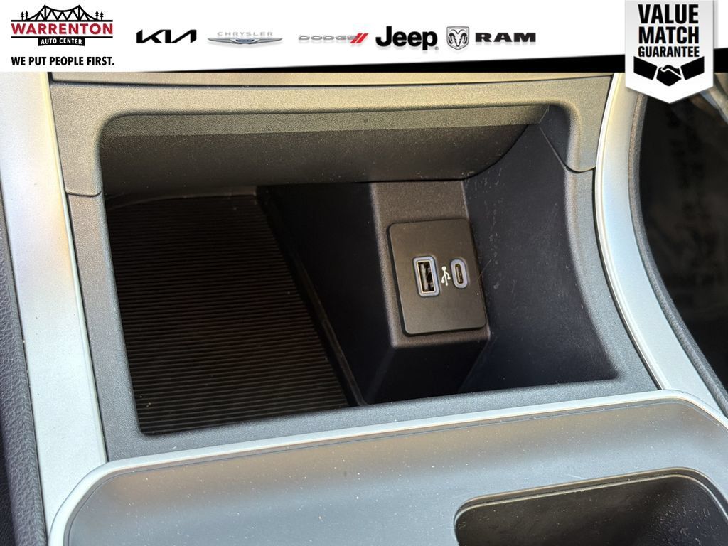 Used 2023 Ford Edge SE w/ Cargo Accessory Package AWD/4WD image 26