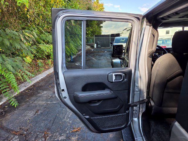 Used 2021 Jeep Wrangler Unlimited Sahara w/ Cold Weather Group AWD/4WD image 26