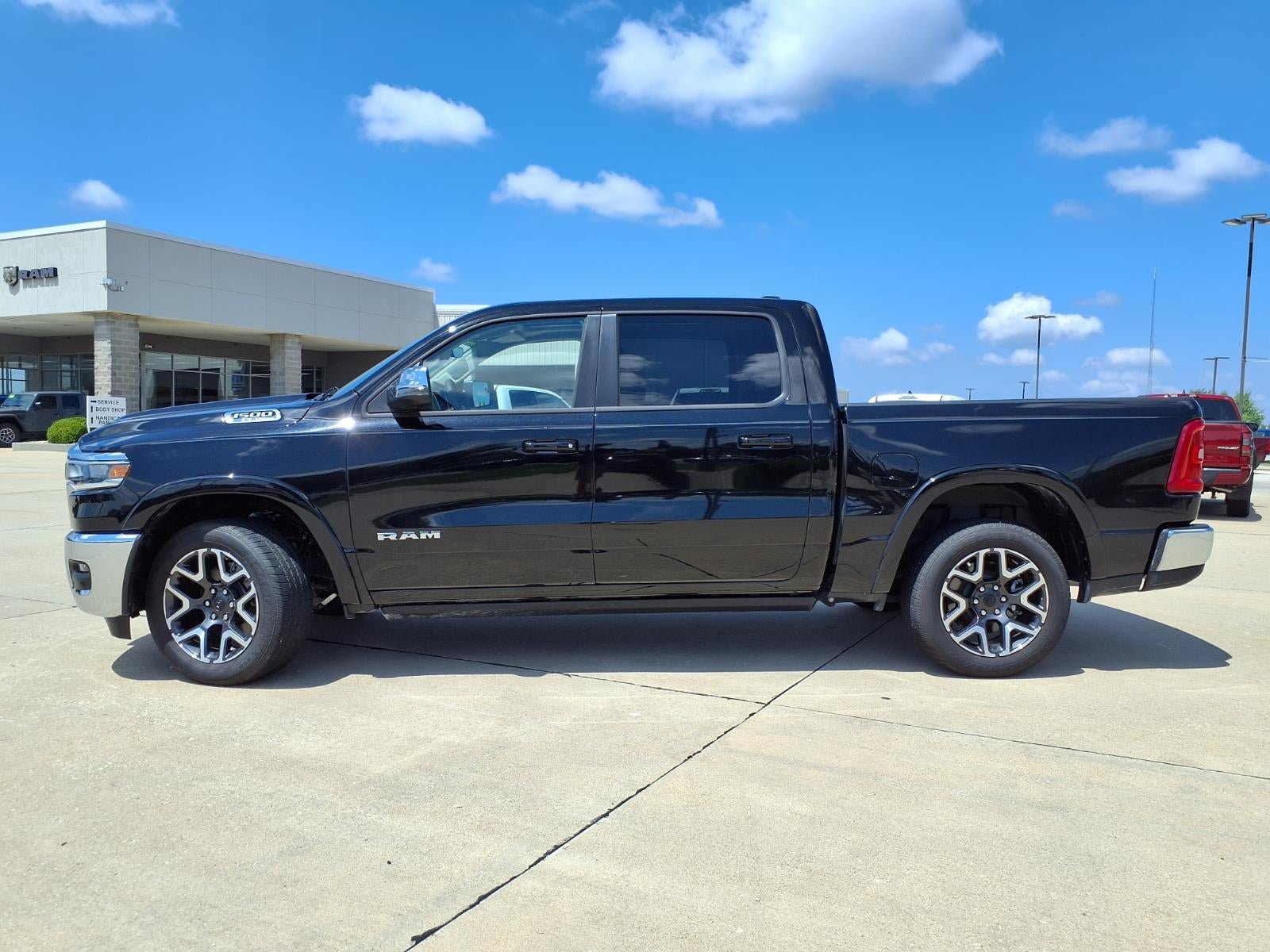 Used 2025 RAM 1500 Laramie AWD/4WD image 40