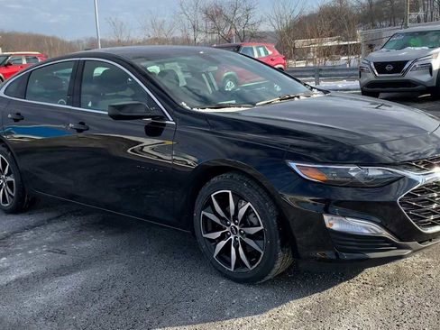 Used 2022 Chevrolet Malibu RS image 2