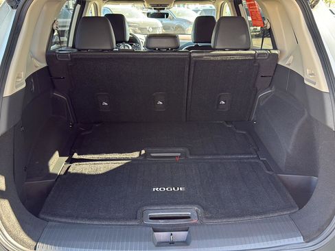 Used 2023 Nissan Rogue SL image 9